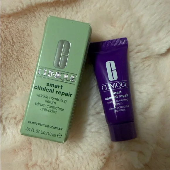 Clinique Smart Clinical Repair Serum 10ml & Clinique Foundation Brush - Picture 2 of 3